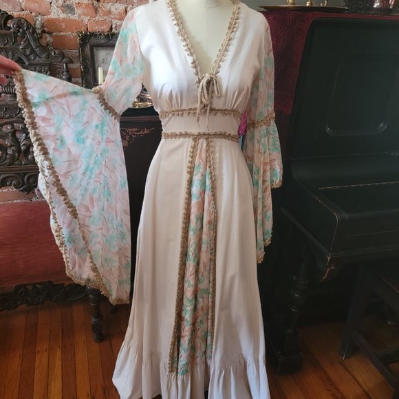 True Vintage Rare & Romantic Gown - Picture 3 of 8